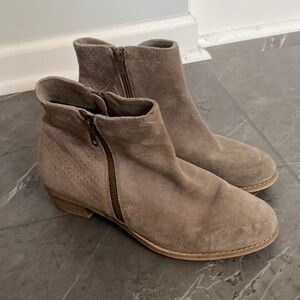 Diba gray booties